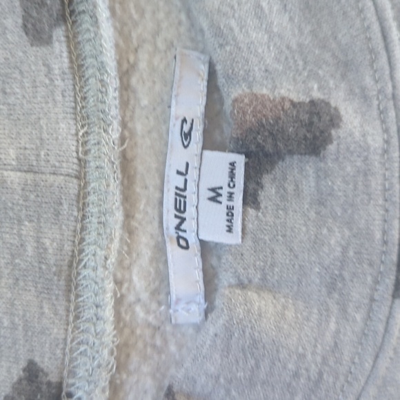 O'Neil. 'Novie' Lepoard Fleece Sweater. Size Medium. - Picture 5 of 13